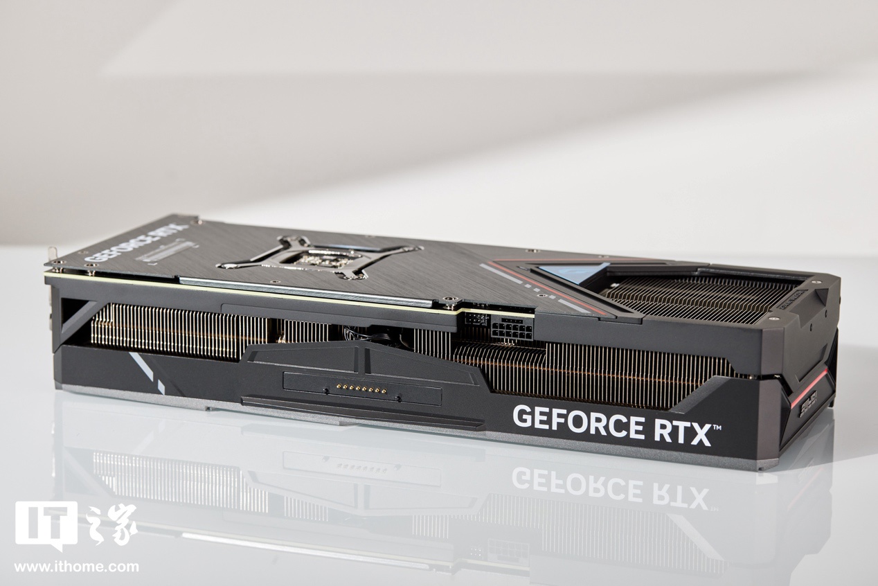 iGame GeForce RTX 4070 SUPER Vulcan OC 显卡图赏:暗黑低调,潮酷个性