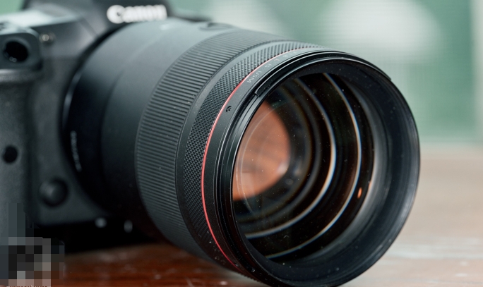 佳能135mm F1.8 L IS USM RF镜头