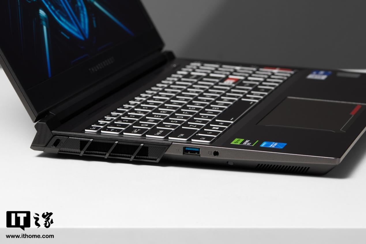 雷神猎刃 15 游戏本评测：高性价比的 2024 卷王级产品