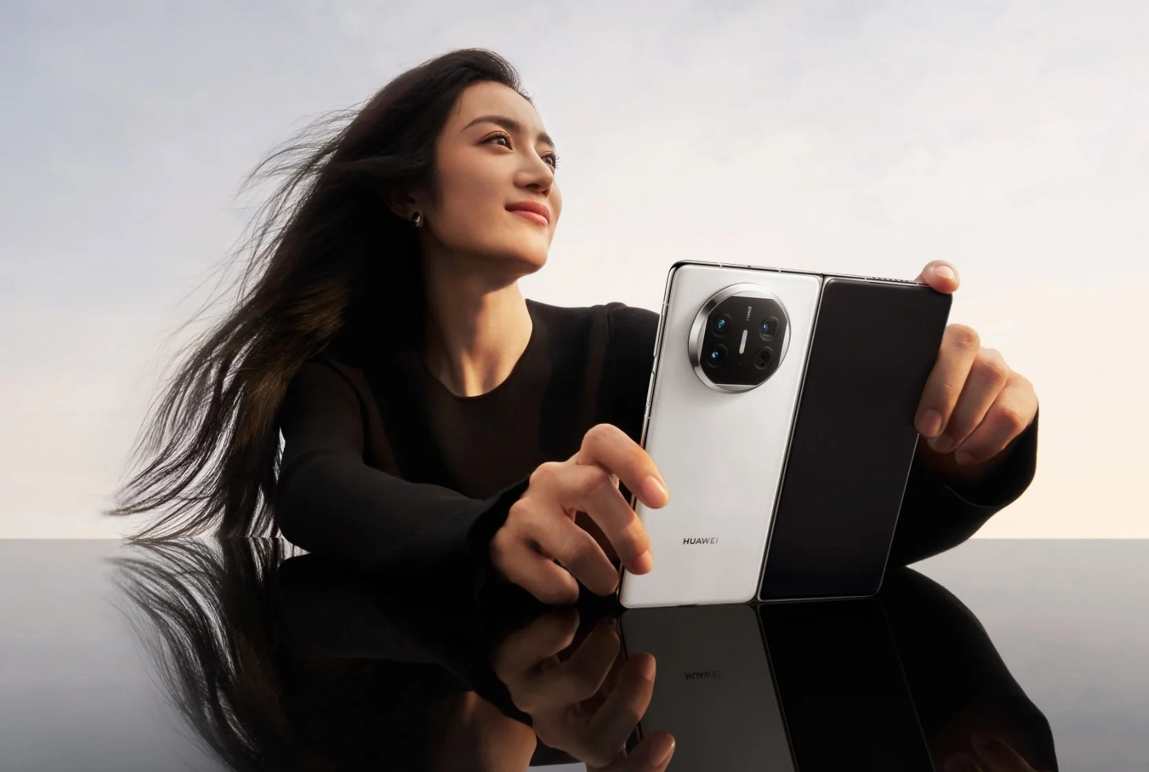 华为首款三折屏曝光,折叠屏手机“卷形态得天下”?