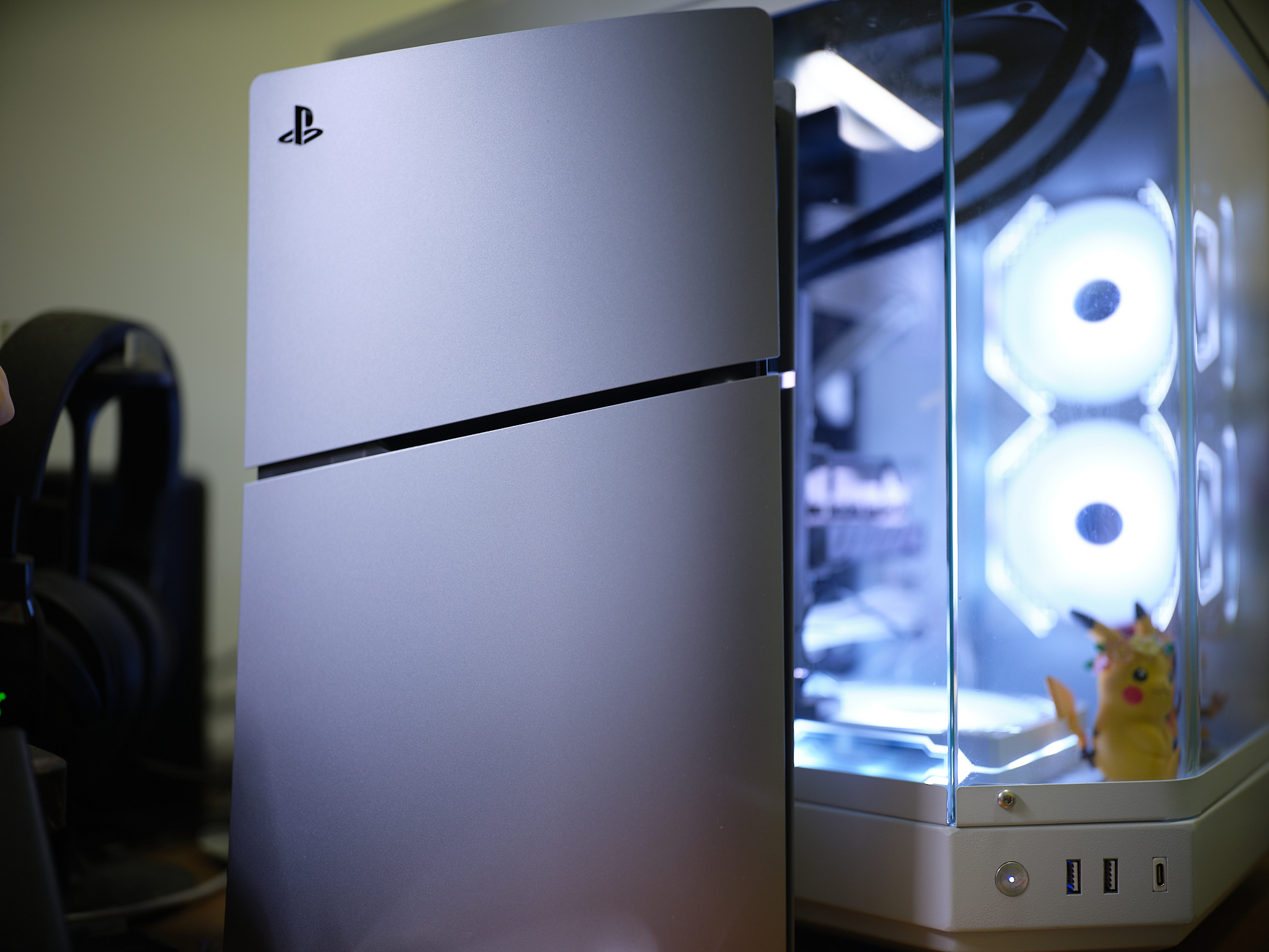 PS5轻薄版替换外壳图赏:年味拉满,质感还得看索尼!