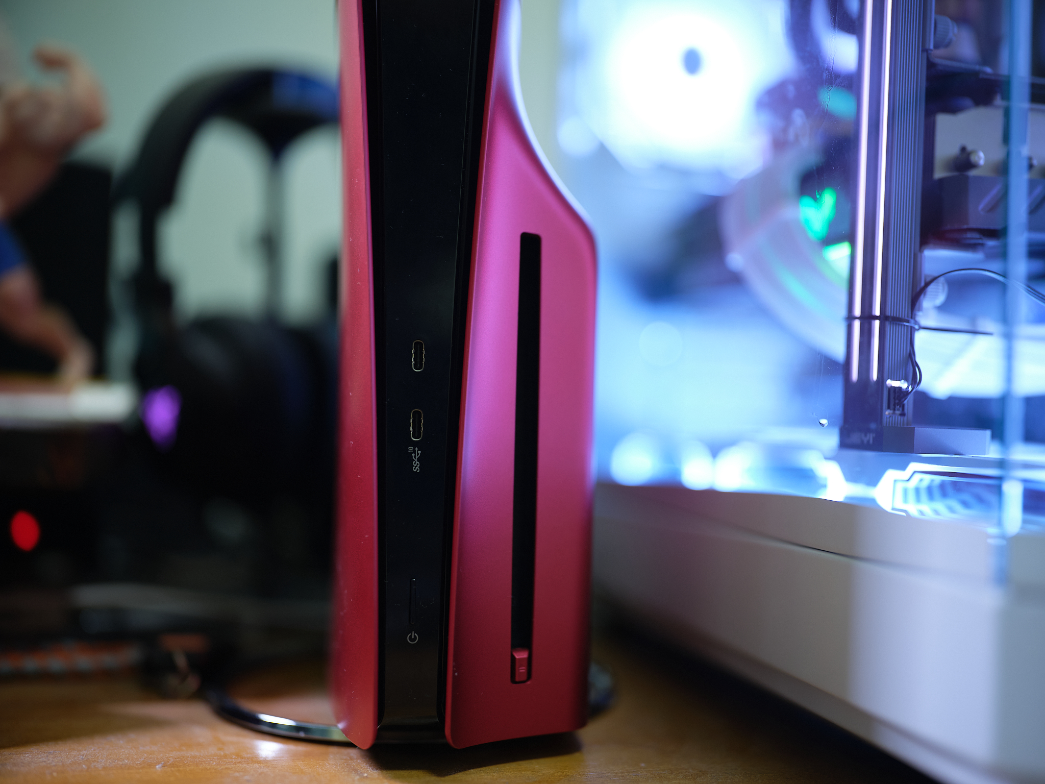 PS5轻薄版替换外壳图赏:年味拉满,质感还得看索尼!