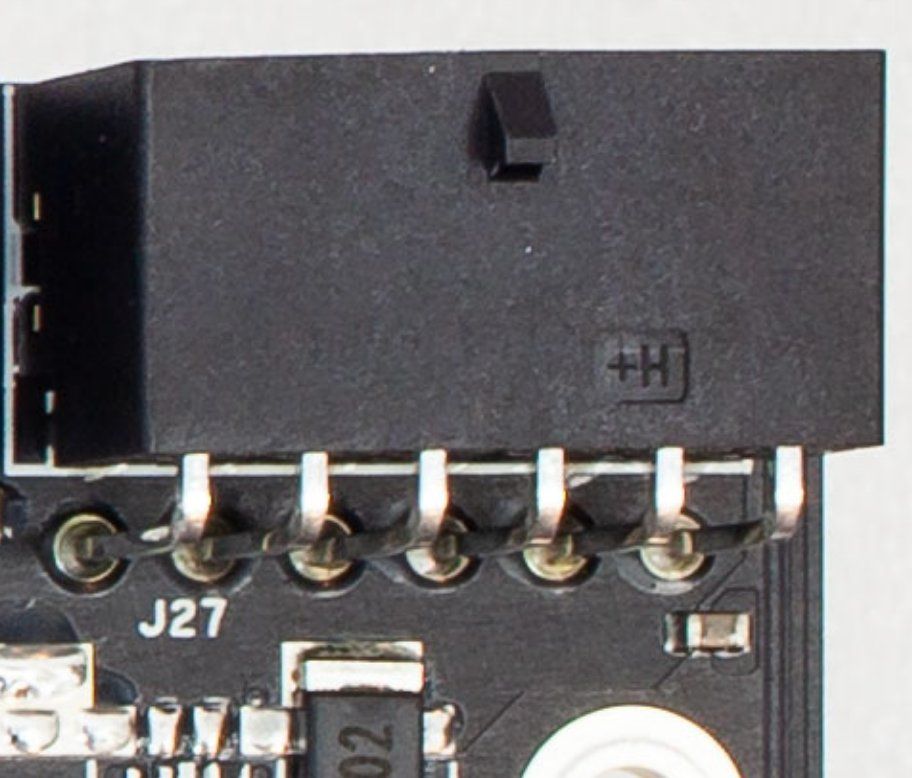 12V-2X6 供电接口特写:“H++”设计最高支持 675W 功耗