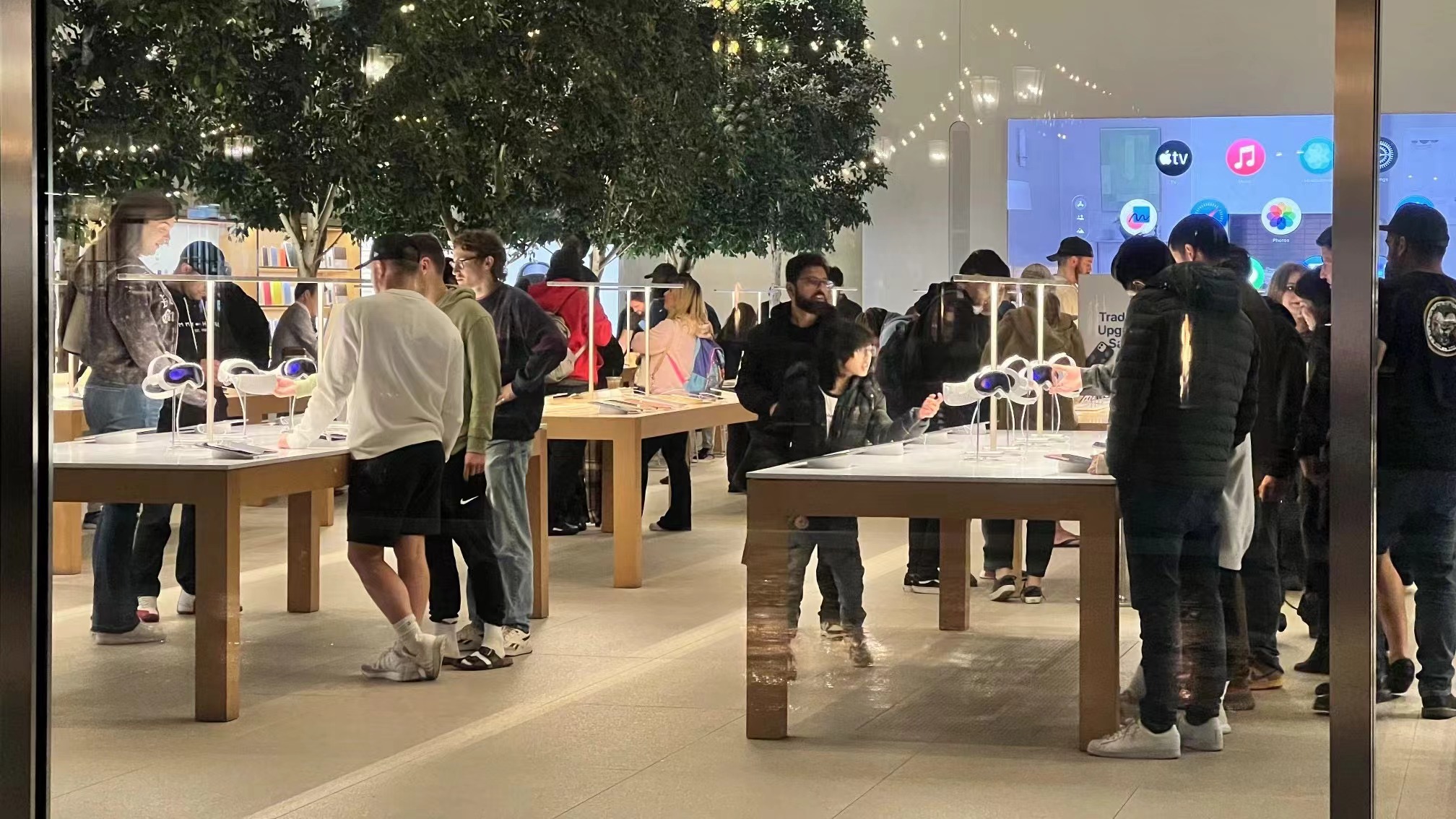 折叠屏iPhone难产、Vision Pro遇冷,苹果不再有光明的未来?