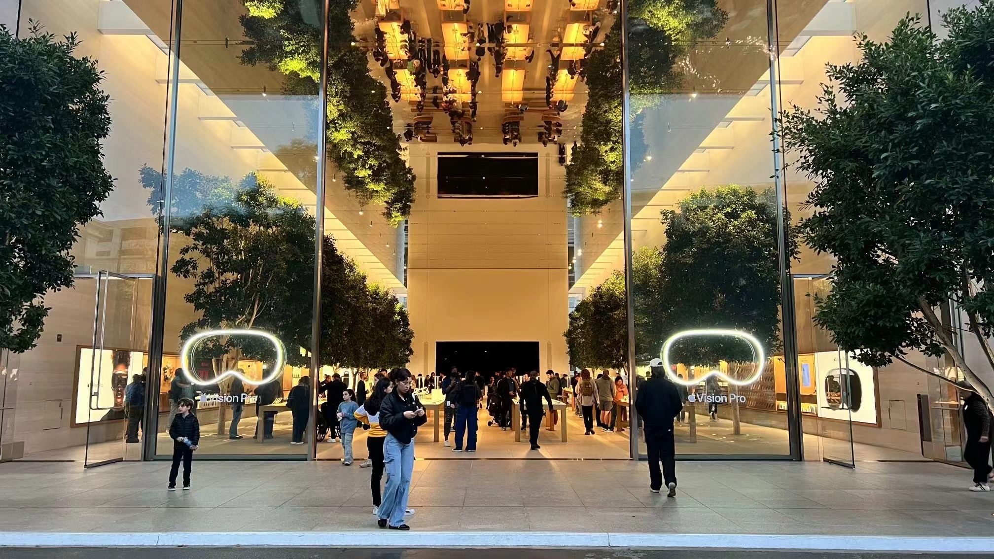 折叠屏iPhone难产、Vision Pro遇冷,苹果不再有光明的未来?