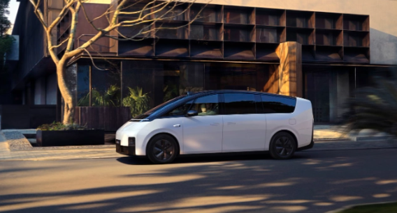 李想表示2024年将交付多款新车，理想汽车2023财报亮眼