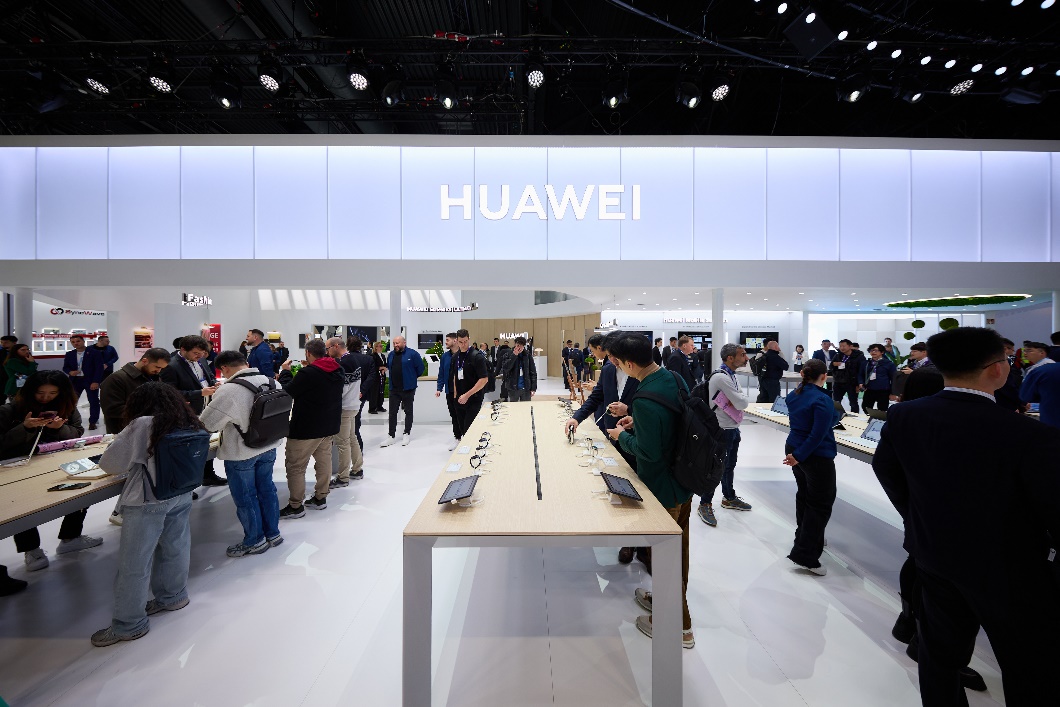 华为在MWC 2024展会上展示创新技术，引领个性化生活方式