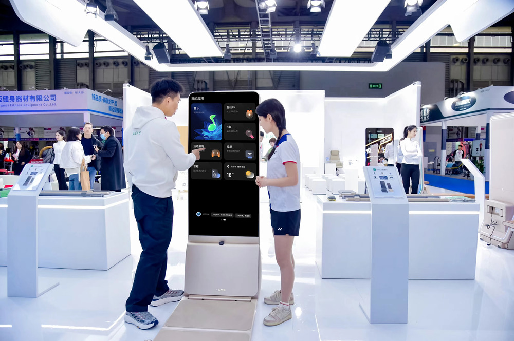 奥运冠军林丹现身AEKE新品发布会,体验揭秘AEKE力量镜A1