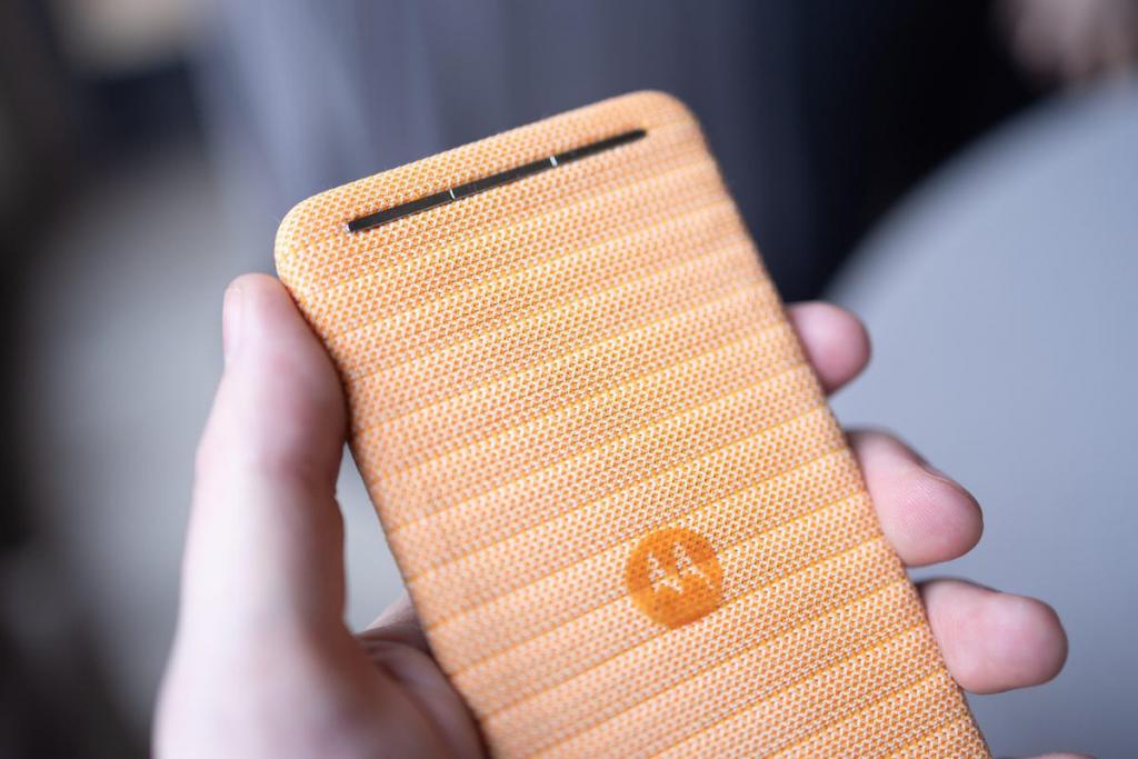  摩托罗拉全新折叠概念闪现 MWC2024！戴在手腕上的手机你见过吗 