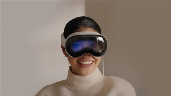 苹果客服表示Vision Pro头显的玻璃盖板破裂需收费维修