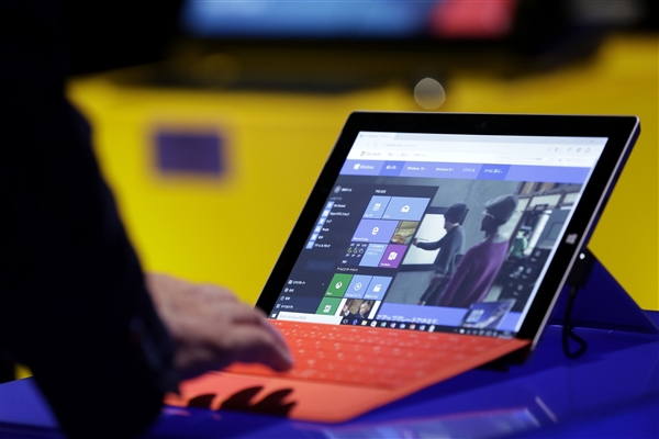 微软记事本大升级:Windows 10/11新增拼写检查与自动纠错功能