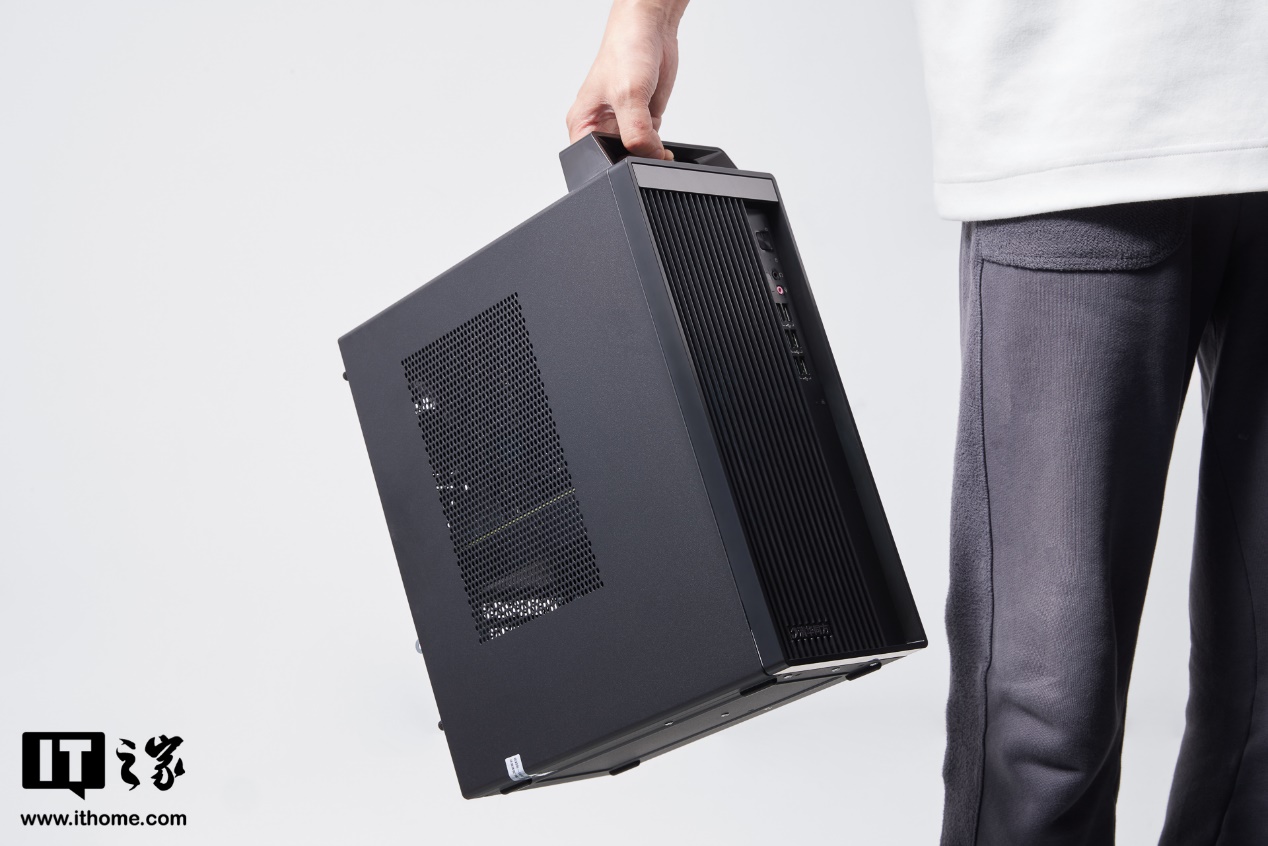 清华同方超翔 Z8000 商用 AI PC 体验:抢滩 AI 新战场