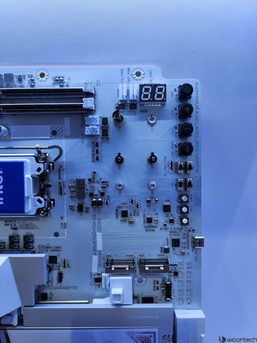 横置 CPU 插槽超频优化设计，技嘉展出下一代 Z AORUS TACHYON ICE 主板