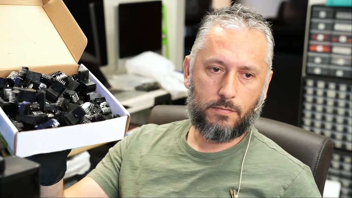 英伟达 RTX 4090 显卡烧熔问题依然严重,维修店平均每月经手 200 片