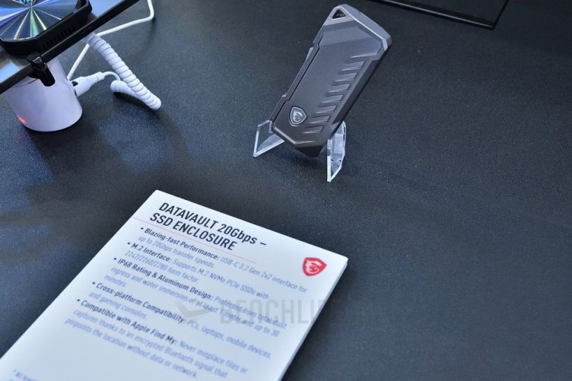 微星展示 Spatium M560 SSD：传输 10000 MB/s，首搭 SPATIUM 散热方案