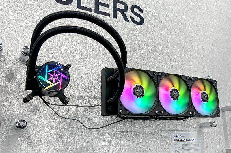同时冷却双路 CPU,银昕展出 XE360-Dual 双冷头一体式水冷散热器