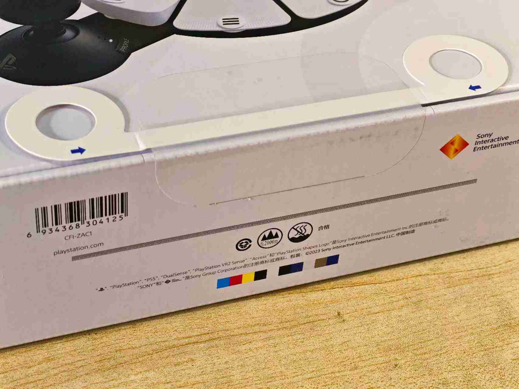 索尼这款「怪」手柄，是科技普惠的一道侧影