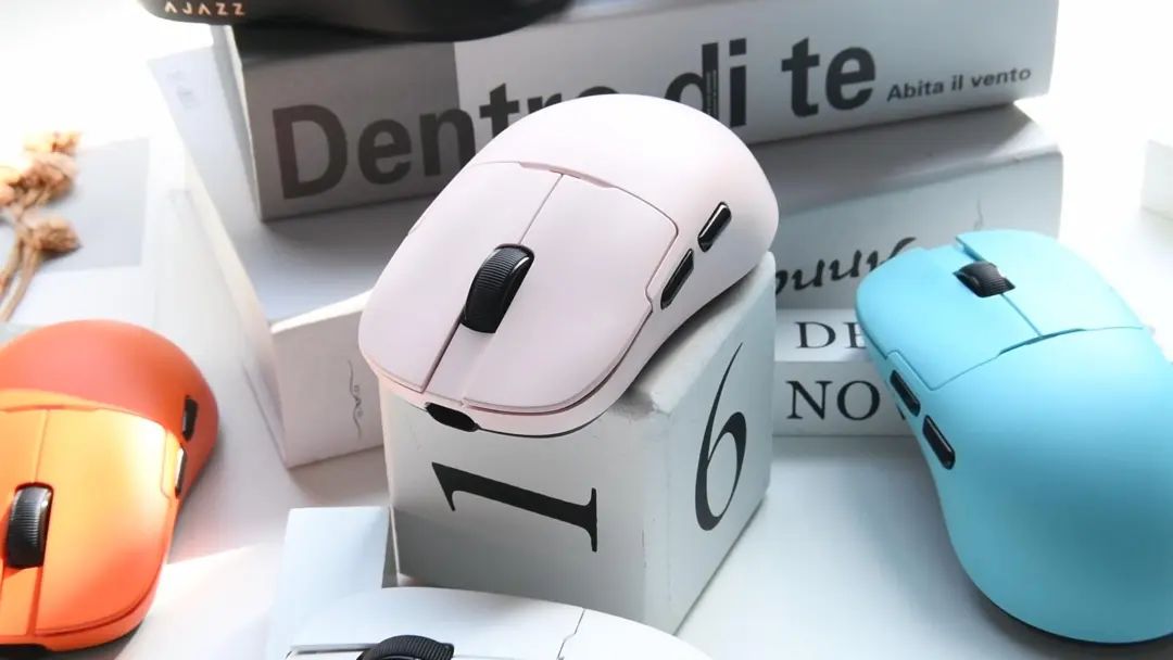 黑爵 AJ159 APEX 无线鼠标破晓粉开售:三模连接、PAW3950,首发 299 元