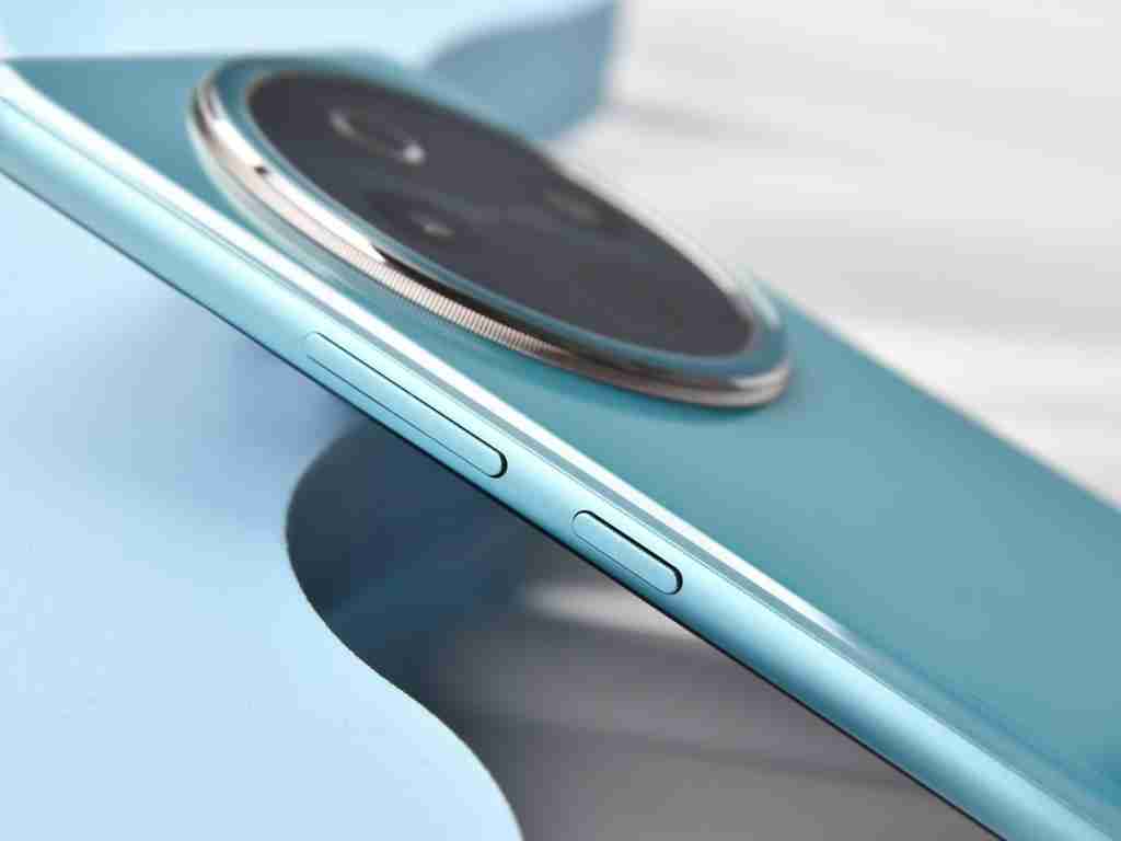 vivo Y300 Pro 屏幕解析:四曲面舒适手感,更加护眼