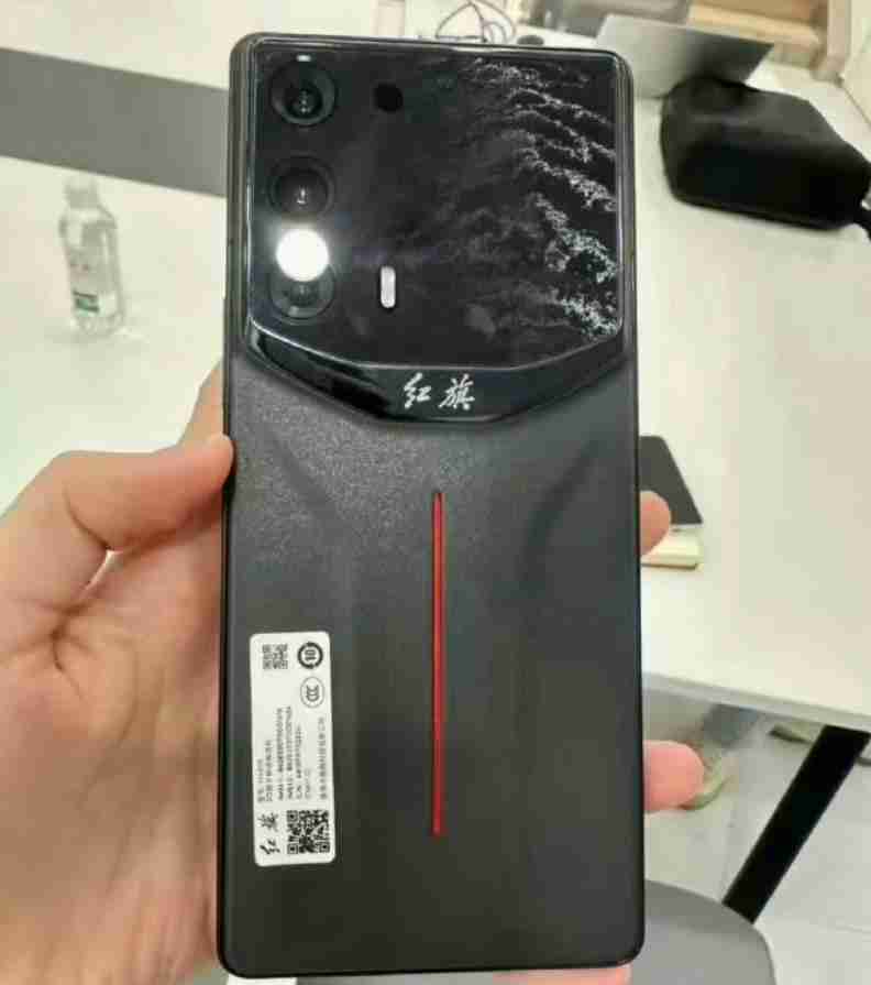 红旗手机实拍图曝光,采用新外观设计