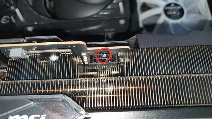 显卡和电源侧“双杀”,RTX 4090 用户反馈降低功耗仍存接口烧熔风险