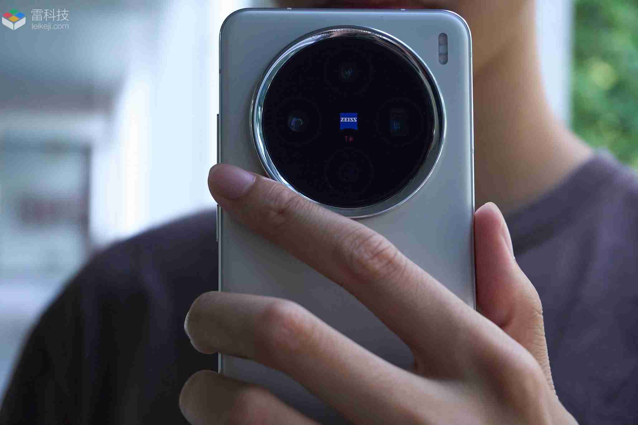 vivo X200首发体验:AI突破上限,中端旗舰标杆