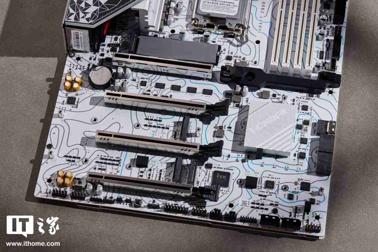铭瑄北冰洋 Z890 ARCTIC 主板评测：白色装机绝配，BIOS 体验大提升