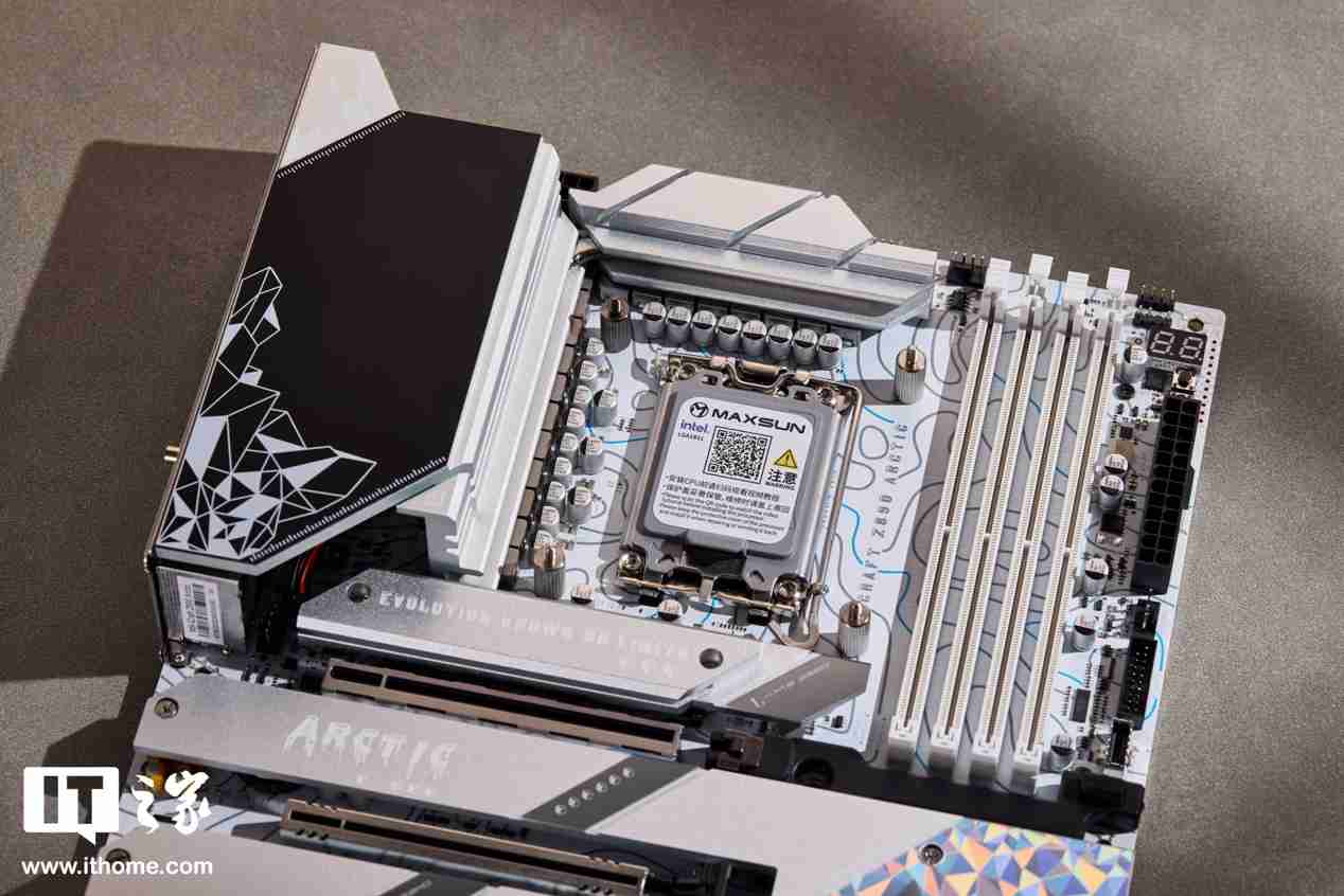 铭瑄北冰洋 Z890 ARCTIC 主板评测：白色装机绝配，BIOS 体验大提升