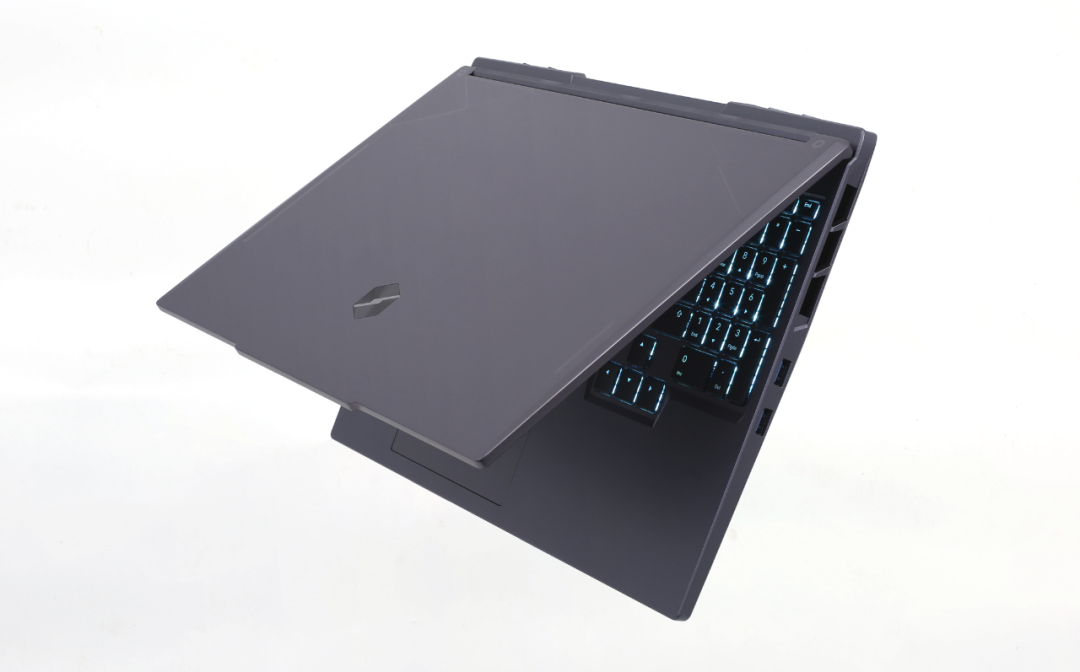 机械革命极光 X 游戏本更多信息公布:A 面镭雕线条、提供 i7 12800HX + RTX 4060 可选