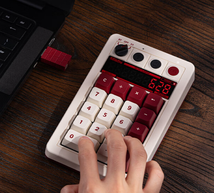 八位堂 Retro18 数字键盘发布:自带 LED 屏可当计算器,首发价 199 元