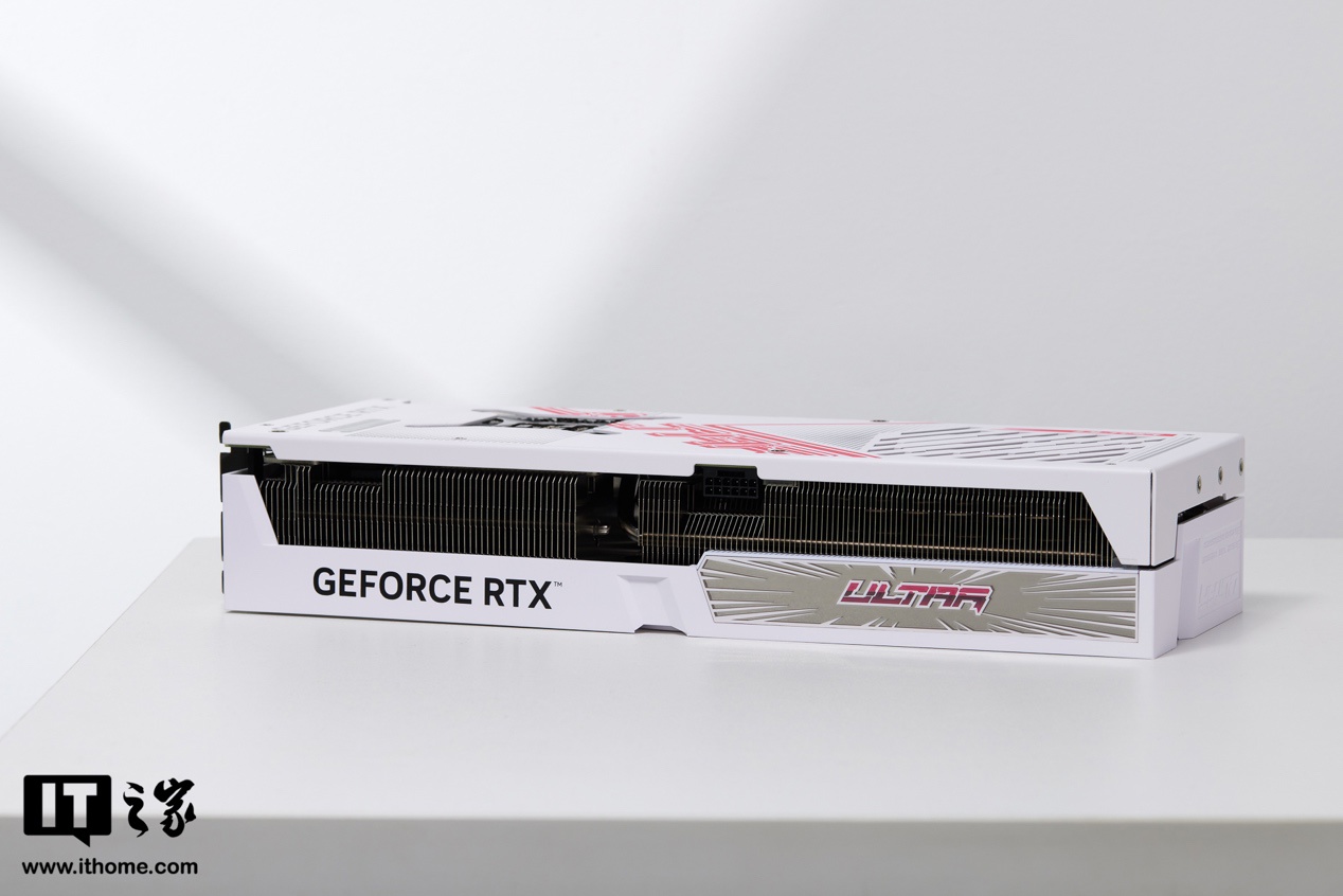 iGame GeForce RTX 4070 Ti SUPER Ultra W OC 16GB 显卡开箱:波普艺术加持,潮酷风个性十足