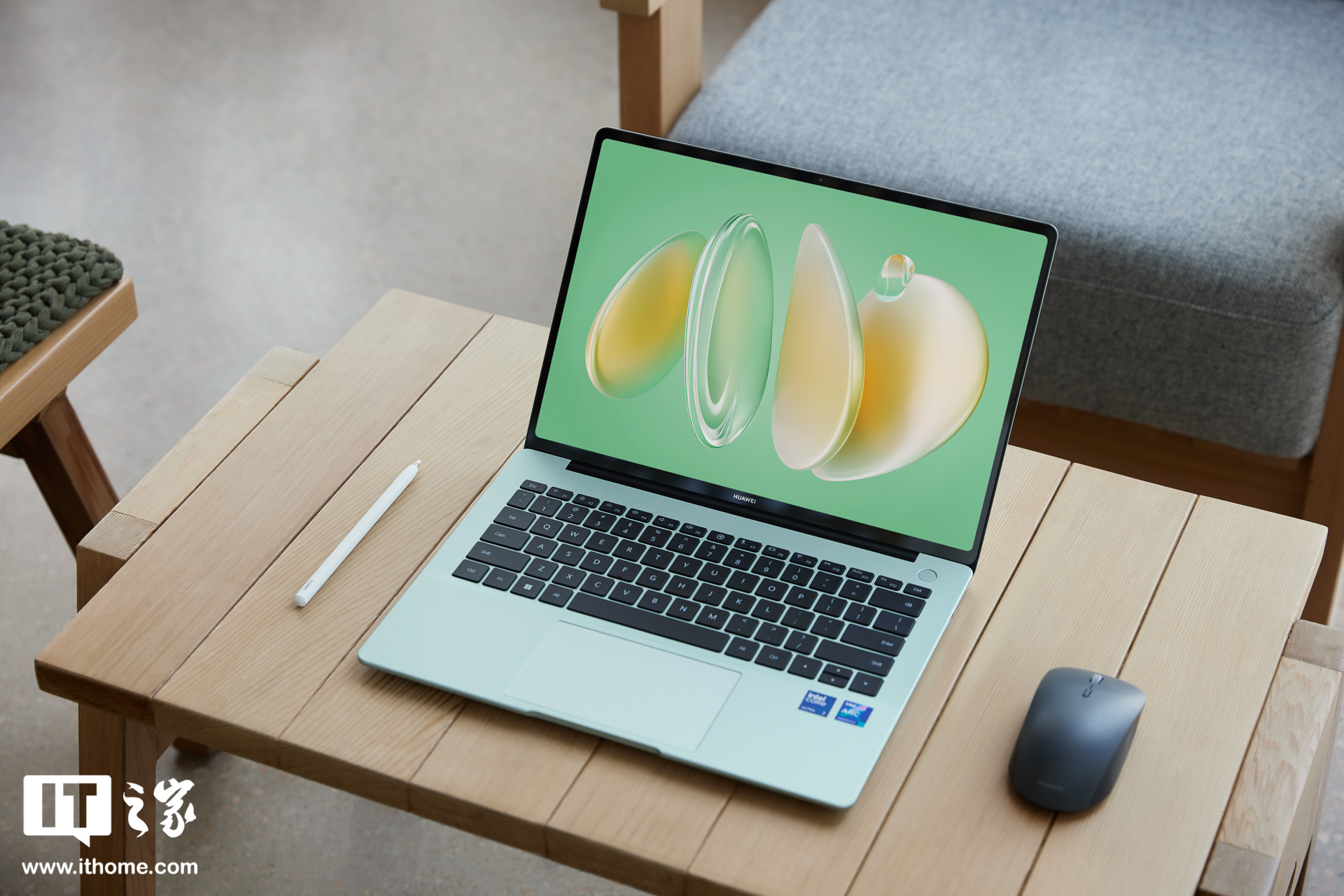 升级 2.8K OLED 手写触控屏:全新华为 MateBook 14「原野绿」图赏