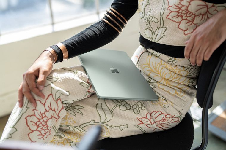 微软 Surface Laptop 5 笔记本推送新固件：修复随机关机、延长电池寿命