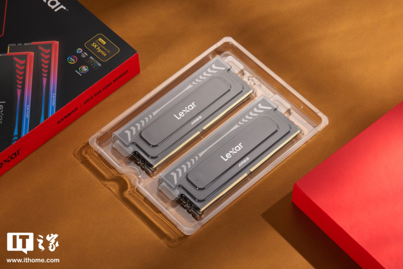 雷克沙战神之翼 ARES RGB DDR5 8000 内存图赏:炫彩白翼支持 RGB