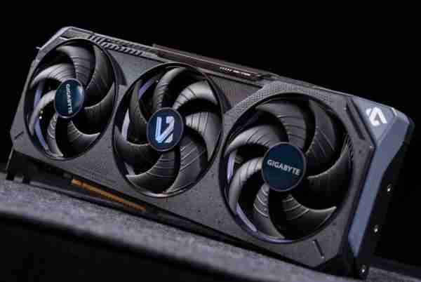  玩家超频 SK 海力士显存版 RTX 5070 Ti 性能提升可达 7%