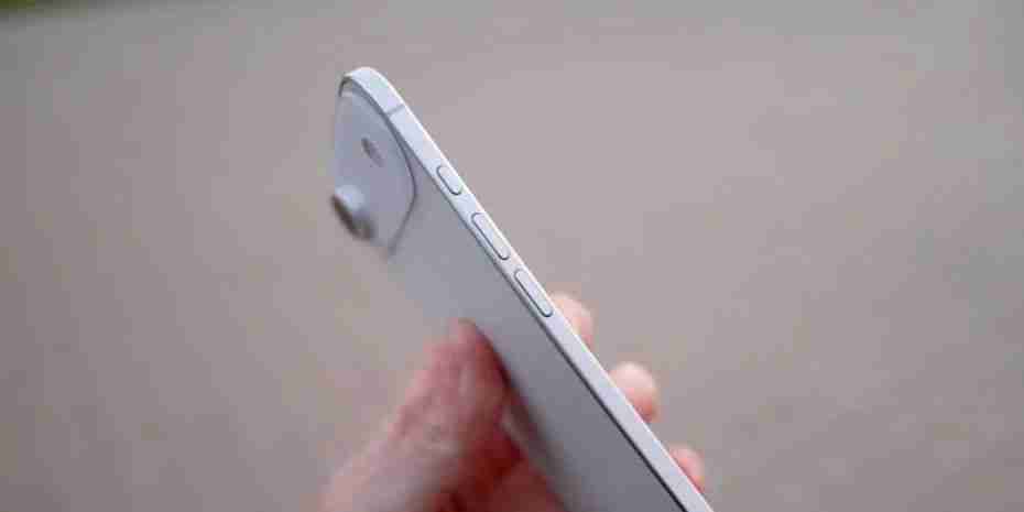 iPhone 17 Air 细节曝光,续航拉胯了 .
