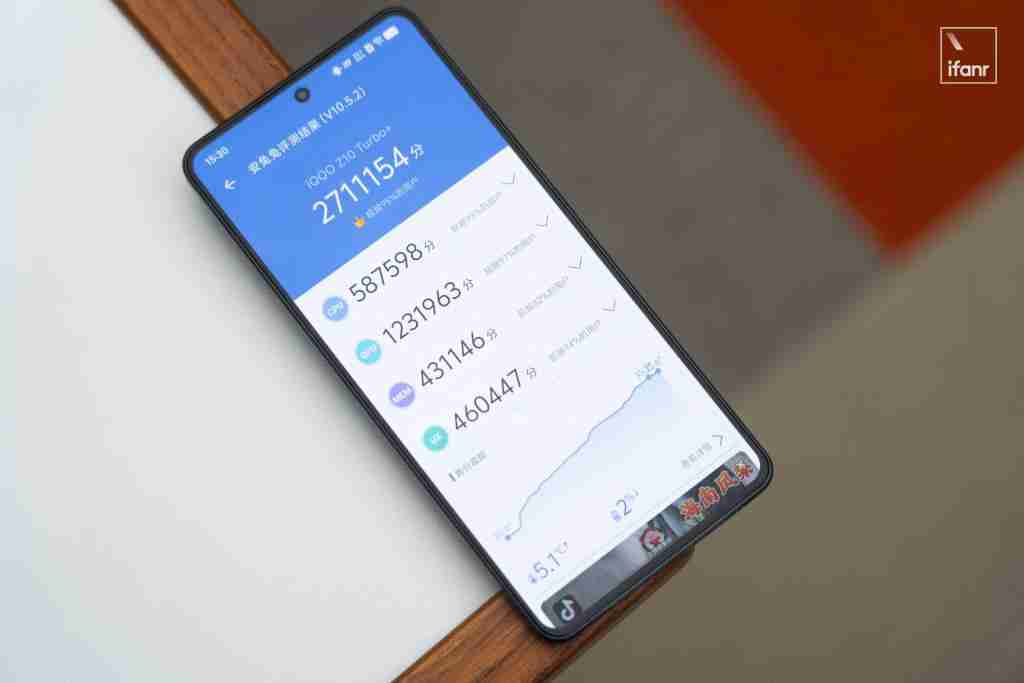8000mAh 大电池，是手机、板砖还是充电宝？