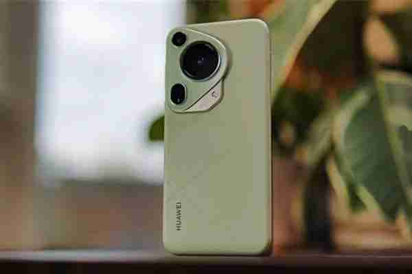  曝低轨卫星通信开始公测：华为 Mate X6 典藏版首发 