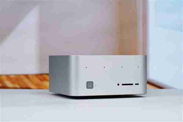 搭载AMD锐龙AI Max+ 395！零刻GTR9 Pro迷你AI工作站图赏