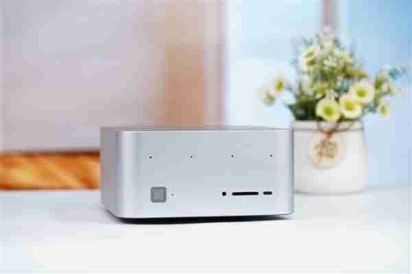 搭载AMD锐龙AI Max+ 395！零刻GTR9 Pro迷你AI工作站图赏