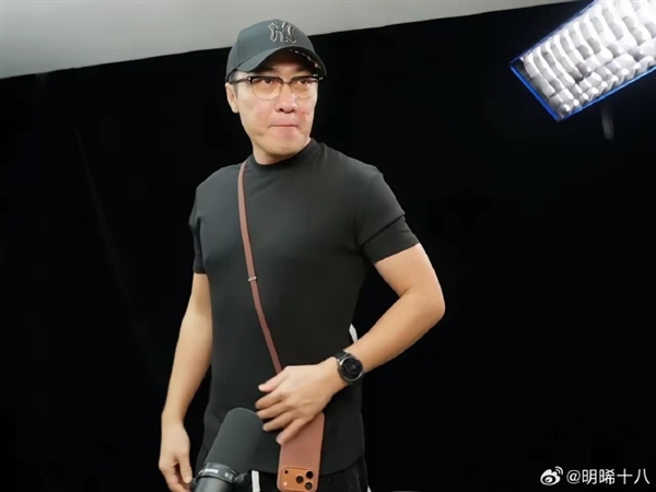 479元苹果17挂绳真有人买？王自如晒上身效果