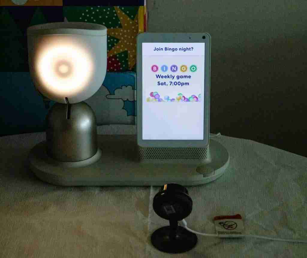  好抽象，韩国给独居老人发 AI 玩偶，24h 陪伴 + 健康监测 