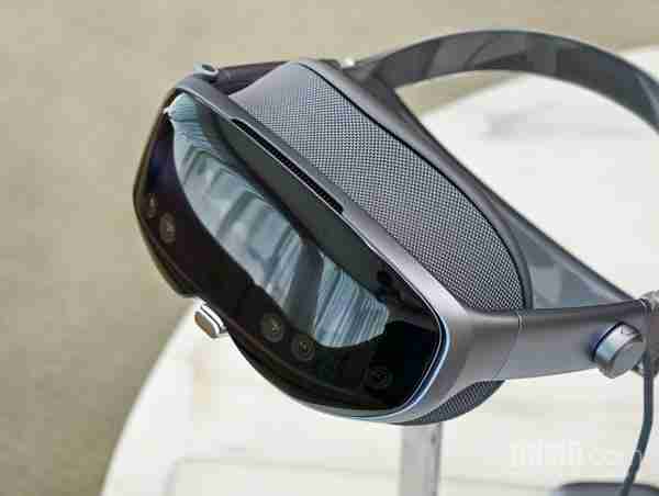 vivo Vision 探索版：398 克超轻机身 一次谨慎而勇敢的“视界”初探 