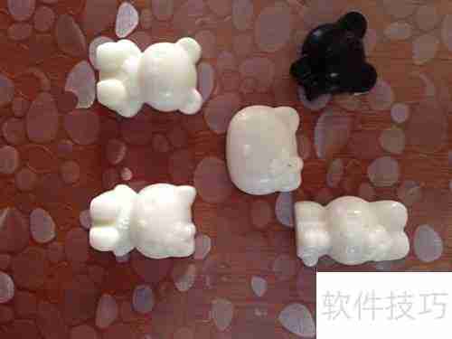 自制Hello Kitty巧克力甜点