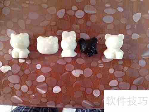 自制Hello Kitty巧克力甜点