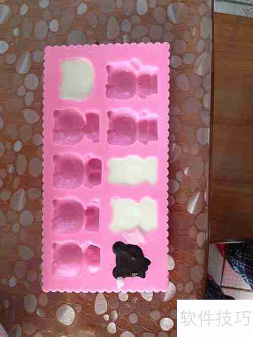 自制Hello Kitty巧克力甜点