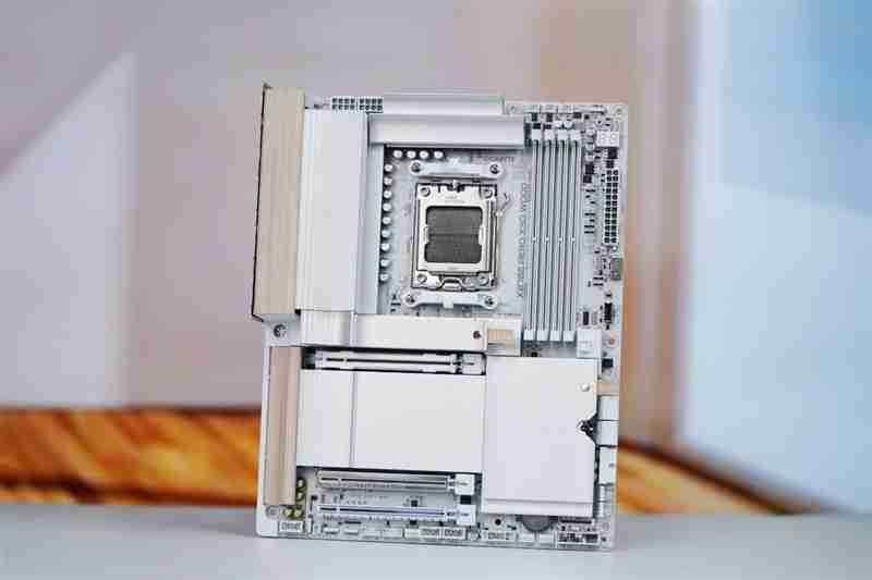 实木元素亮眼！技嘉X870E AERO X3D WOOD主板评测：顶级性能搭配全新设计 DIY审美新高度