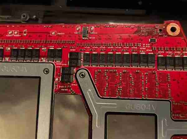 动手改装RTX 4090笔记本：性能暴增20%逼近RTX 5090！