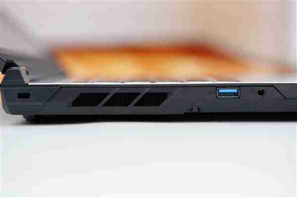 长江存储PC42Q SSD加持！ 七彩虹隐星P16 Pro图赏