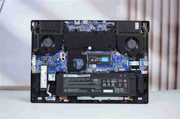 长江存储PC42Q SSD加持！ 七彩虹隐星P16 Pro图赏